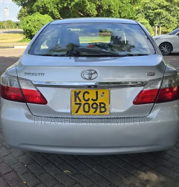 Toyota Premio 2011 Silver