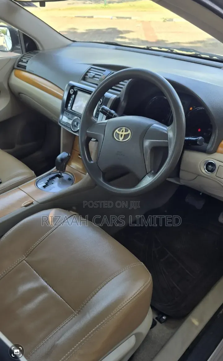 Toyota Premio 2011 Silver