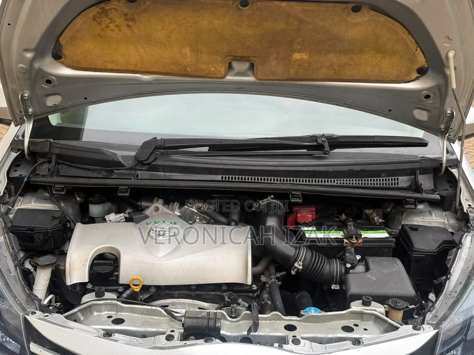Toyota Vitz 2015 Silver