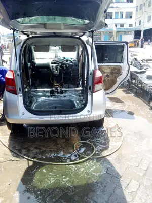 Toyota Ractis 2010 Silver