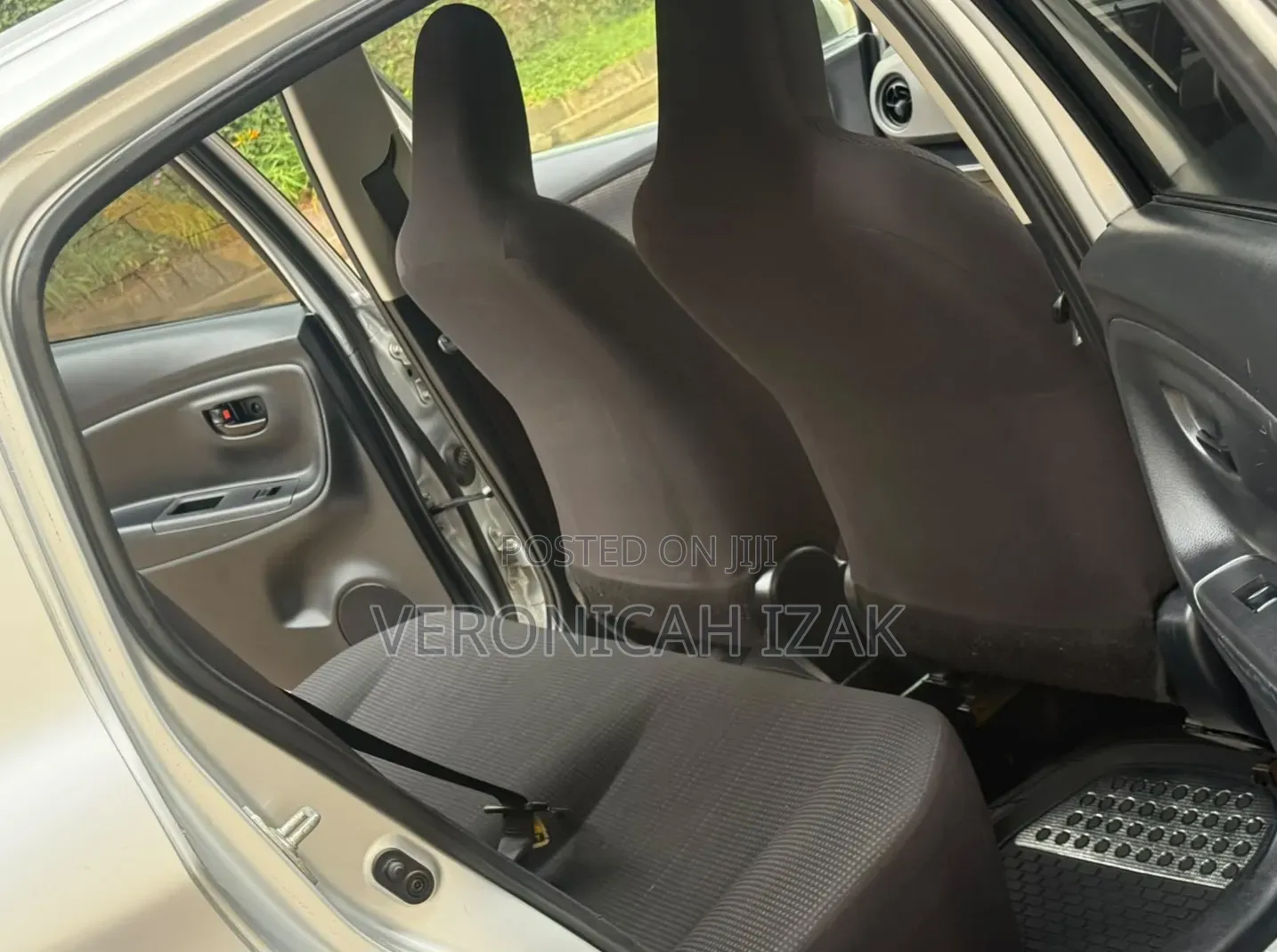 Toyota Vitz 2015 Silver