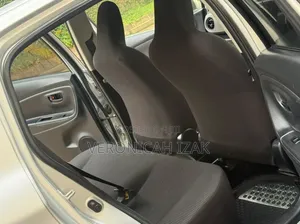 Toyota Vitz 2015 Silver