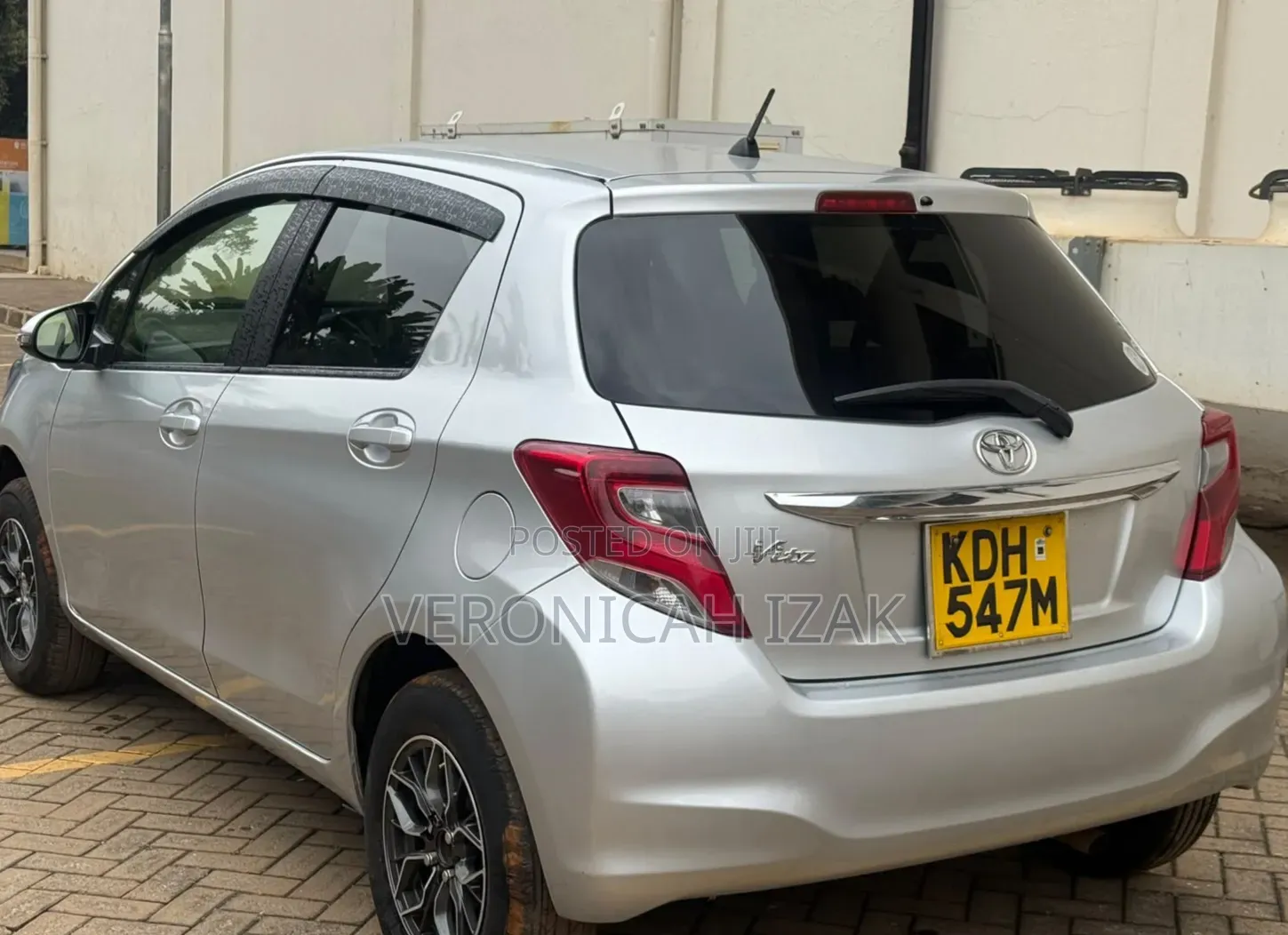Toyota Vitz 2015 Silver