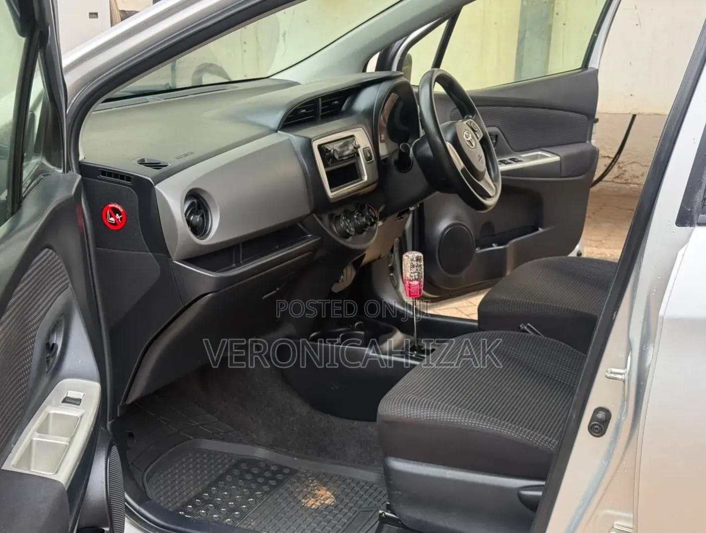 Toyota Vitz 2015 Silver