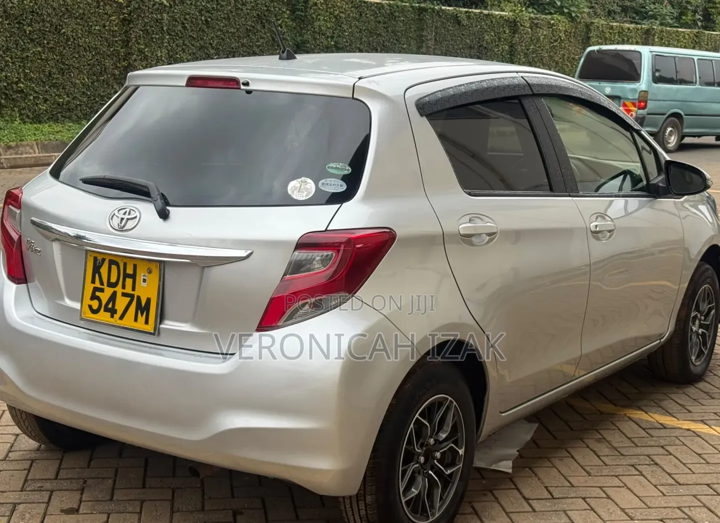 Toyota Vitz 2015 Silver