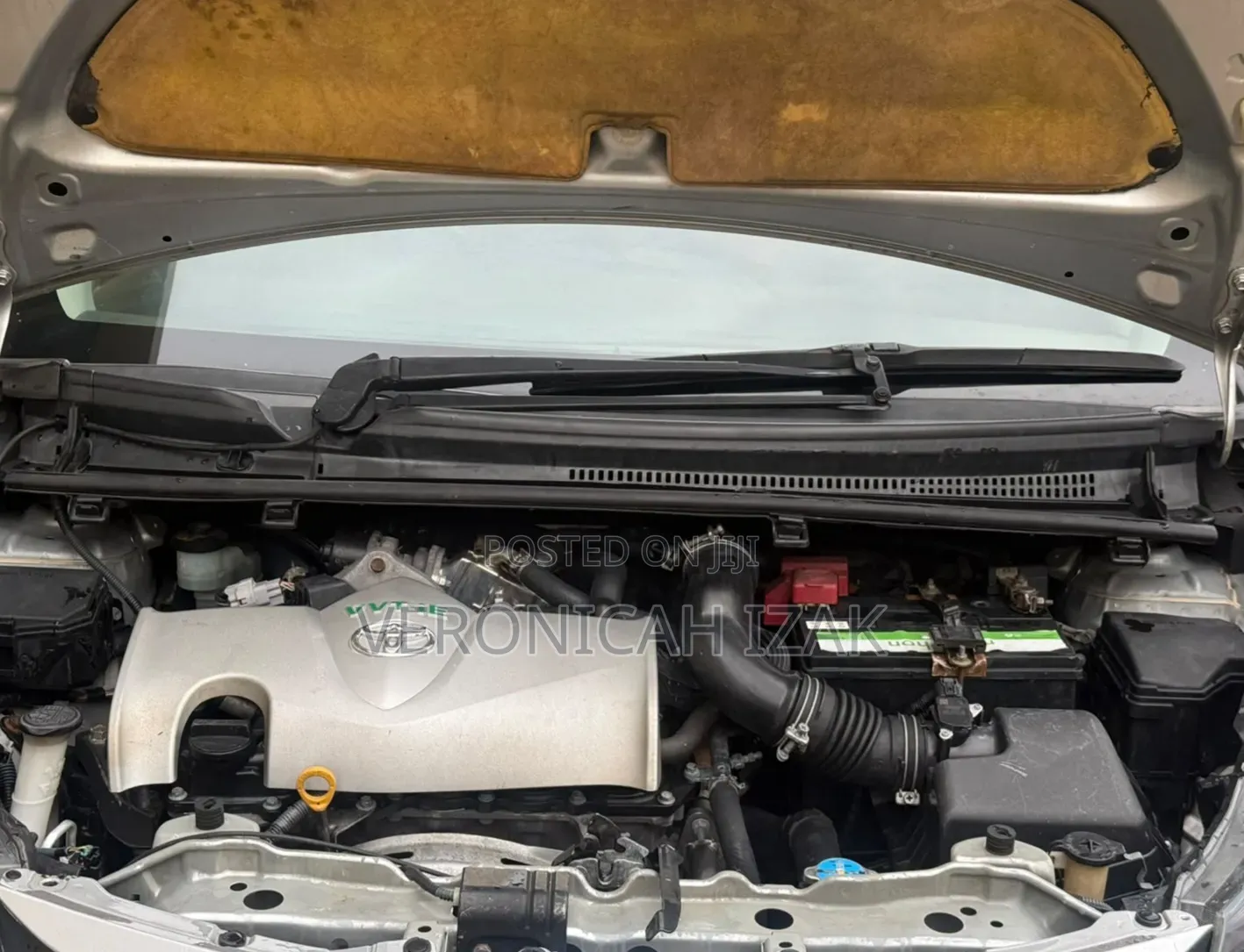 Toyota Vitz 2015 Silver