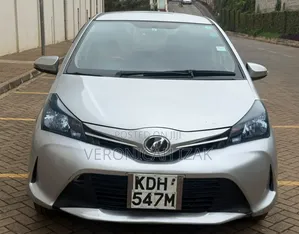 Toyota Vitz 2015 Silver