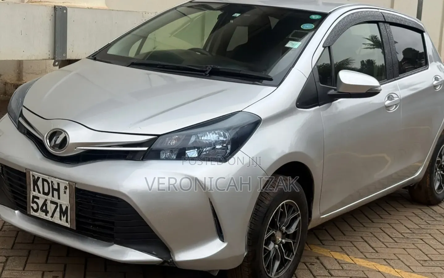 Toyota Vitz 2015 Silver
