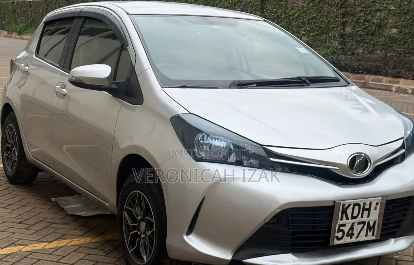 Toyota Vitz 2015 Silver