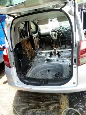 Toyota Ractis 2010 Silver