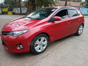 Toyota Auris 2014 Red