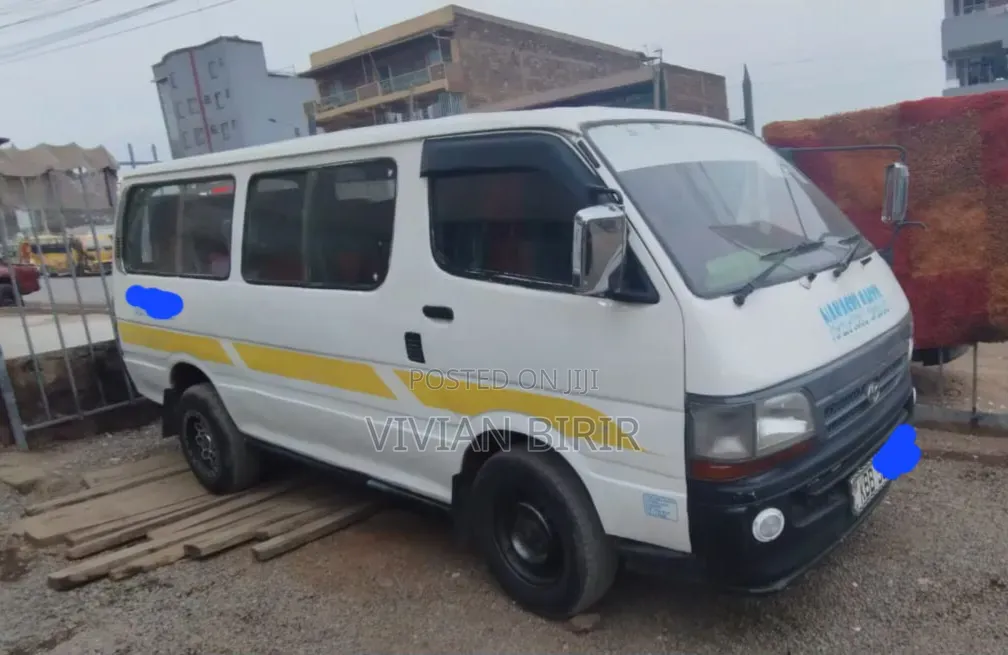 Toyota HiAce 2005 White