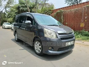 Toyota Noah 2007 Gray