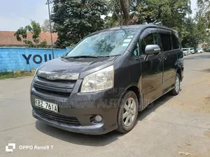 Toyota Noah 2007 Gray