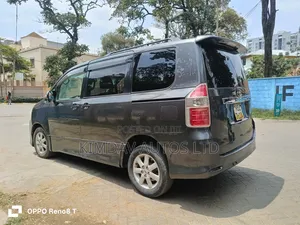 Toyota Noah 2007 Gray