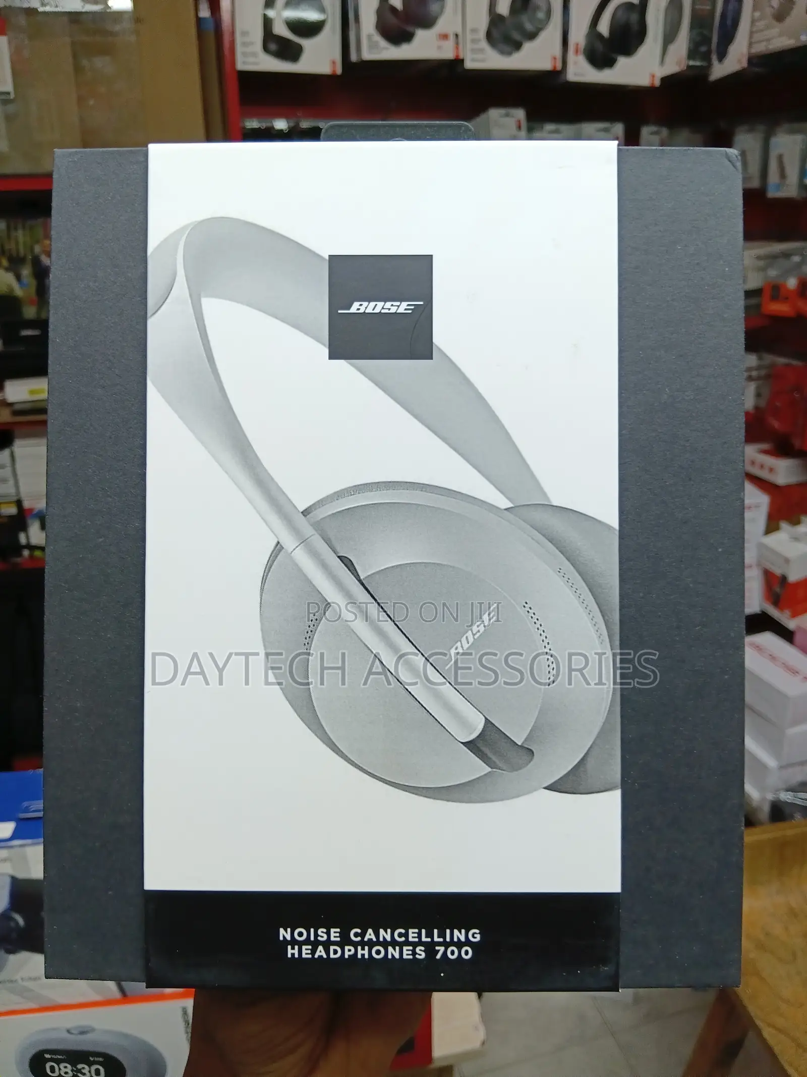Bose 700 Noise Cancelling Over-Ear Wireless Headphone.