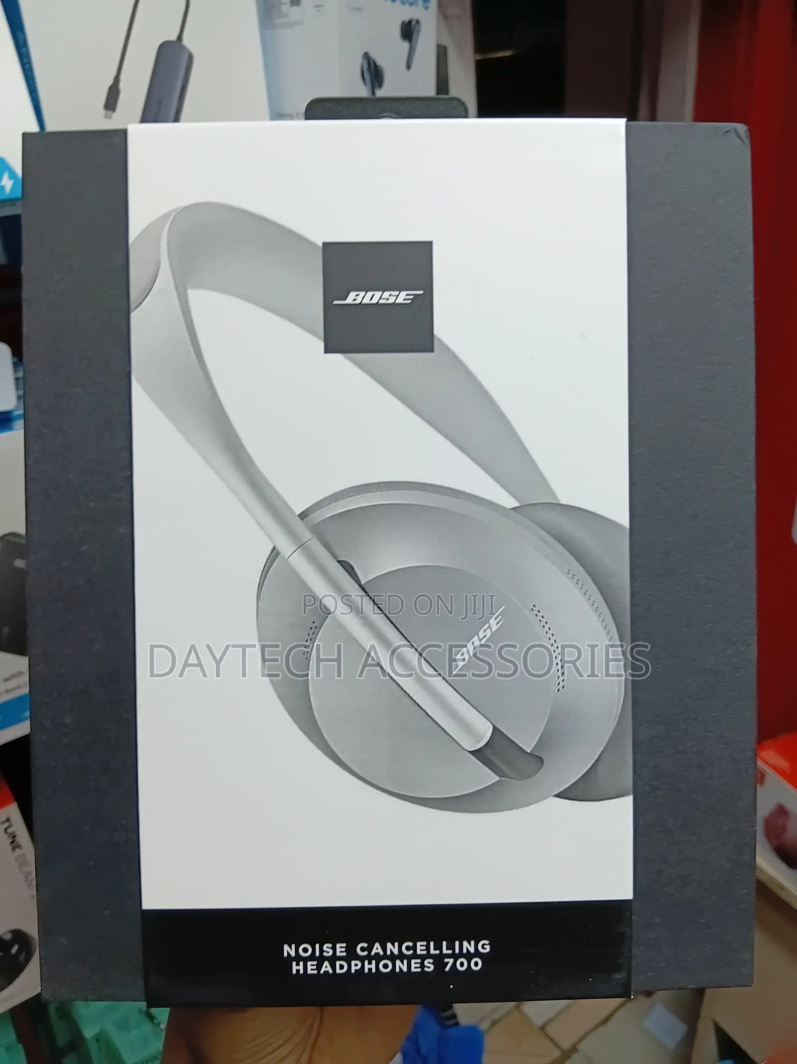 Bose 700 Noise Cancelling Over-Ear Wireless Headphone.