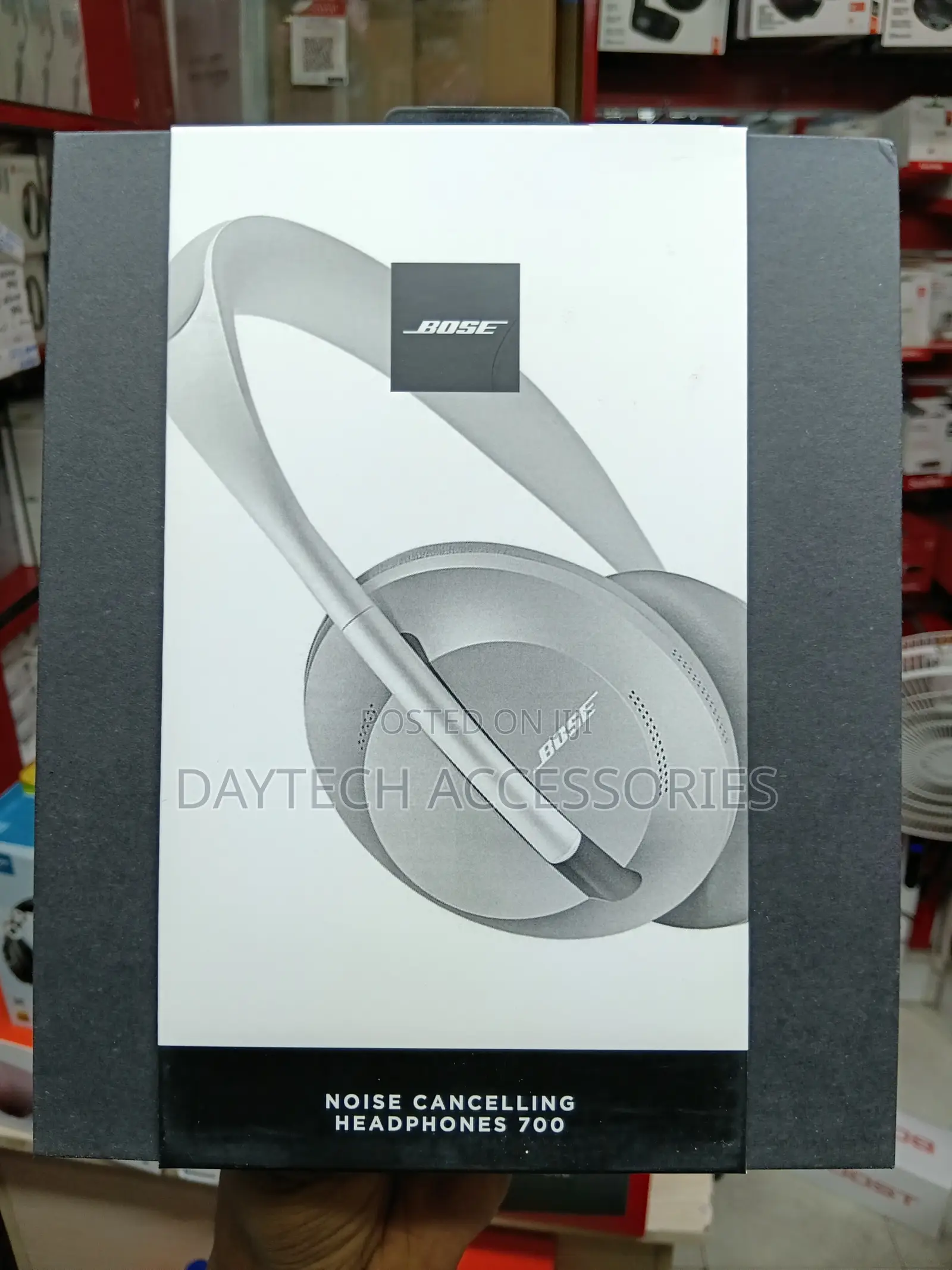 Bose 700 Noise Cancelling Over-Ear Wireless Headphone.