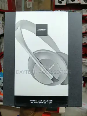 Bose 700 Noise Cancelling Over-Ear Wireless Headphone.