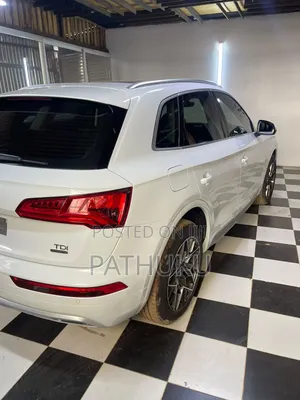 Audi Q5 2.0T Premium AWD quattro 2019 White