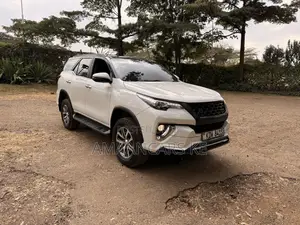 Toyota Fortuner 2.8 D RWD 2018 White