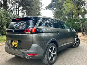 Peugeot 5008 2018 Gray