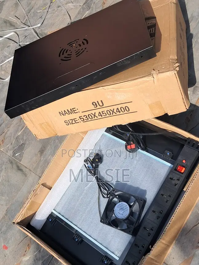 9U 19 Inch Wall Mount Server Cabinet for Router, Switch, NVR Patch