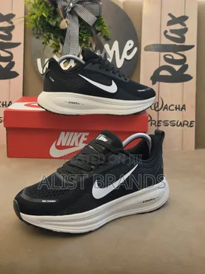 Nike Vomero Sneakers