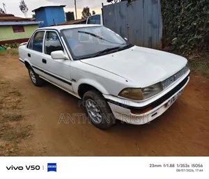 Toyota Corolla 1994 White