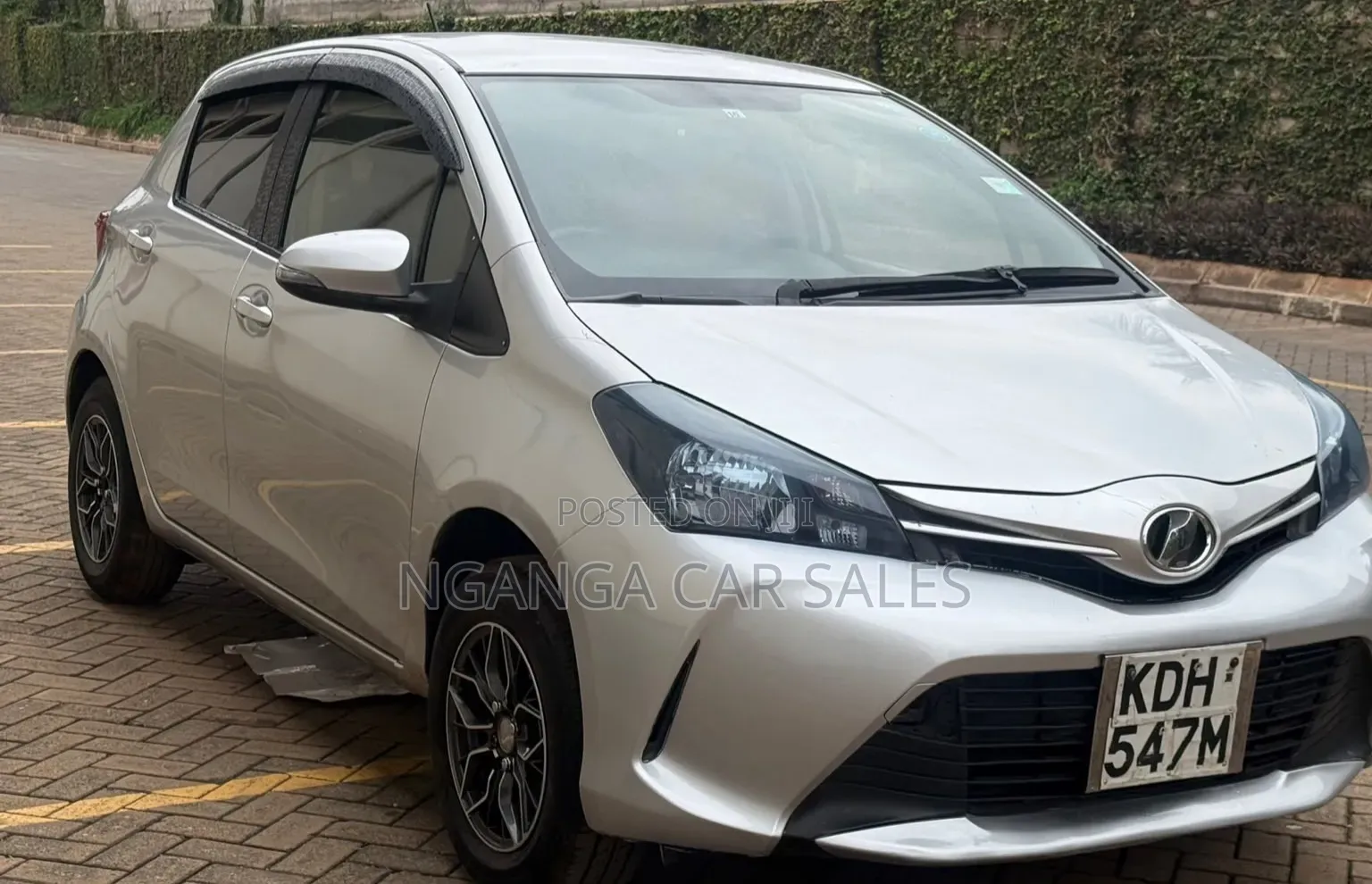 Toyota Vitz 2015 Silver