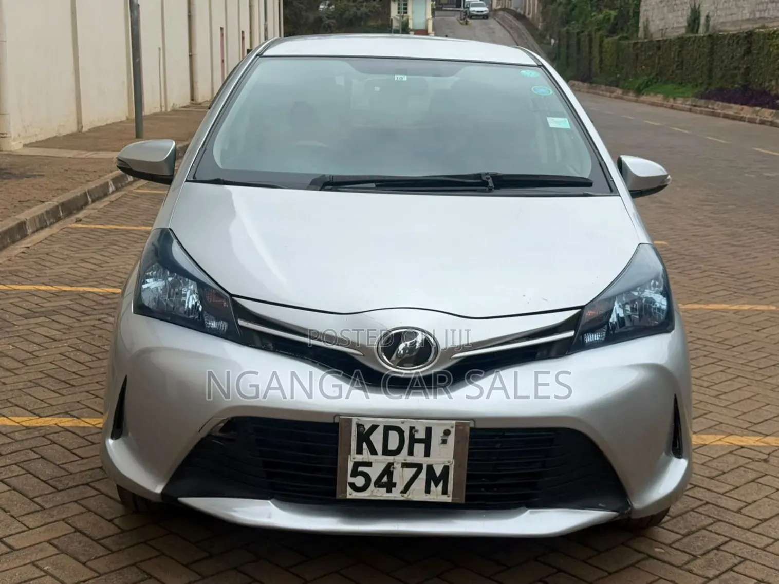 Toyota Vitz 2015 Silver
