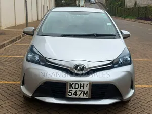 Toyota Vitz 2015 Silver