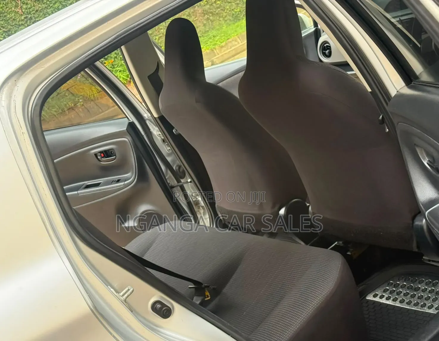 Toyota Vitz 2015 Silver