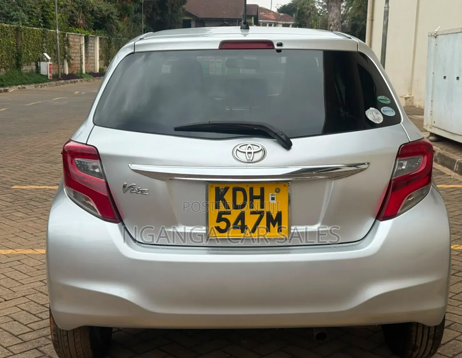 Toyota Vitz 2015 Silver