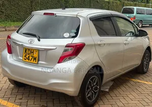 Toyota Vitz 2015 Silver