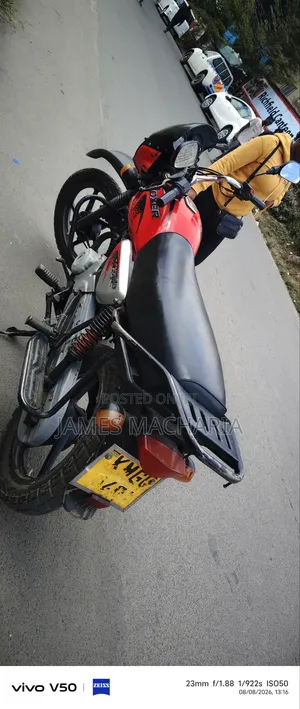 Bajaj Boxer 150 UG 2025 Red