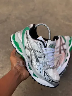 Asics Sneakers
