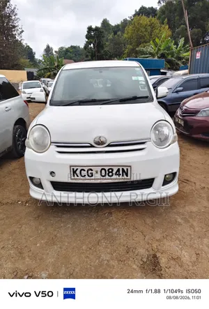 Toyota Sienta 2010 White