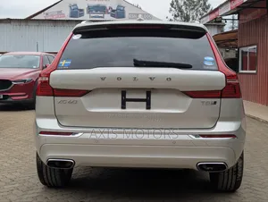 Volvo XC60 2019 Gold