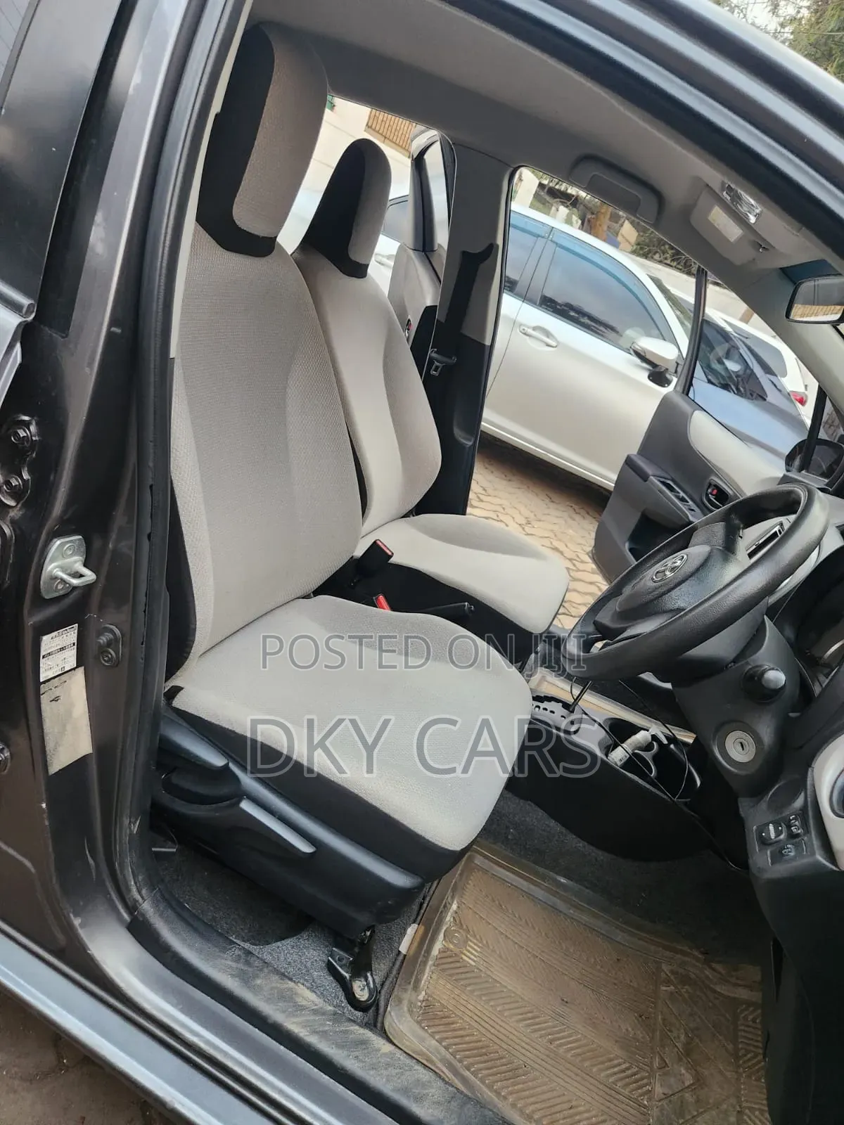 Toyota Vitz 2014 Gray
