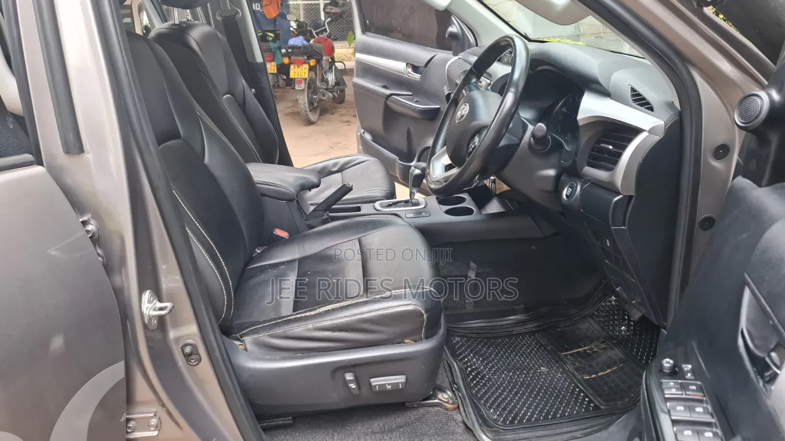 Toyota Hilux 2017 Gray