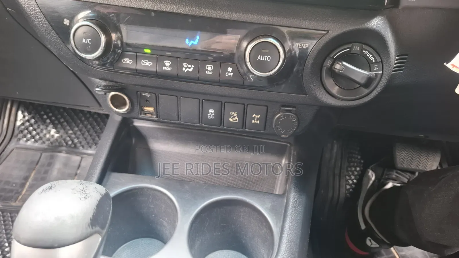 Toyota Hilux 2017 Gray