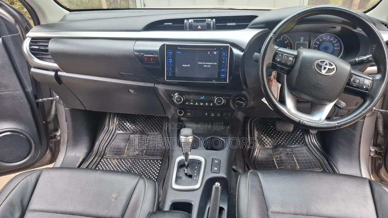 Toyota Hilux 2017 Gray