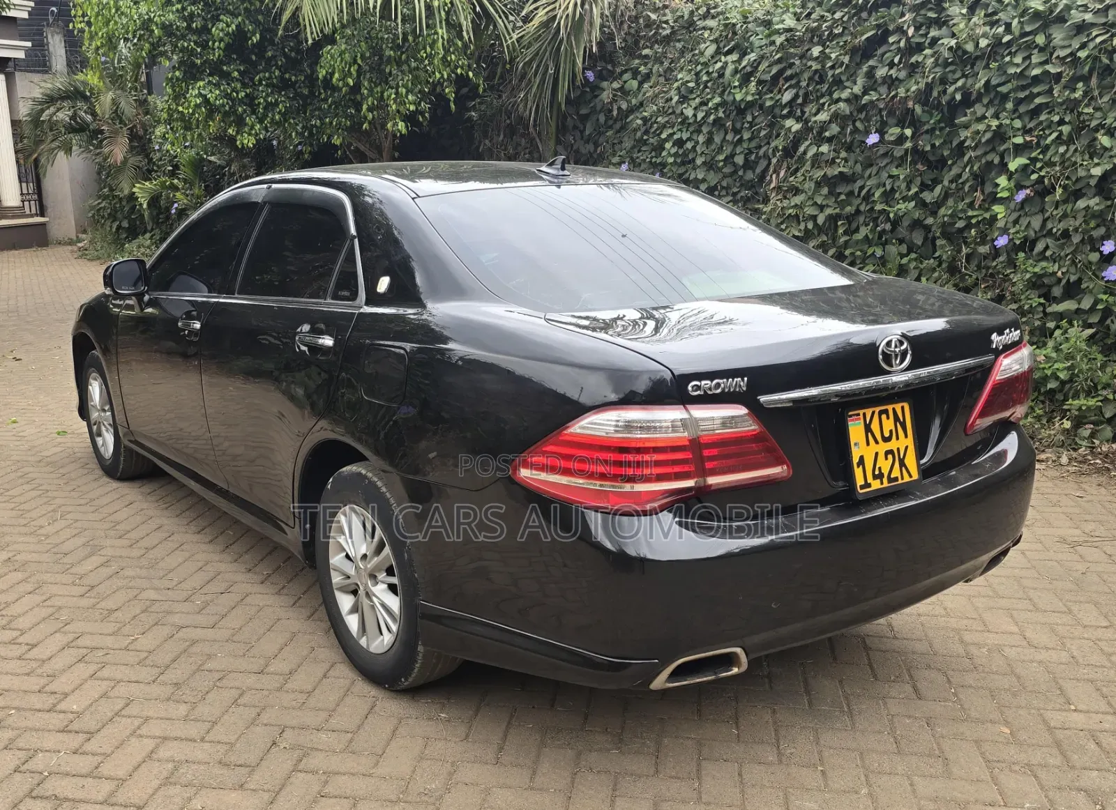 Toyota Crown 2010 Black