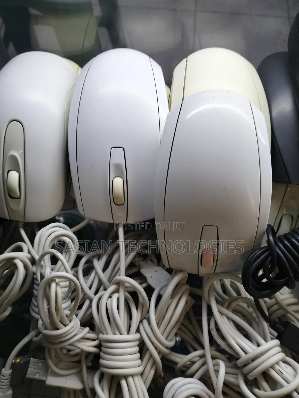 White HP Exuk Wired Mouse