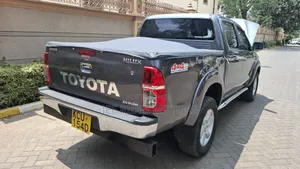 Toyota Hilux 2012 Gray