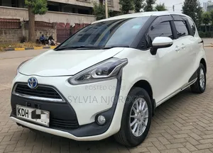 Toyota Sienta 2017 White