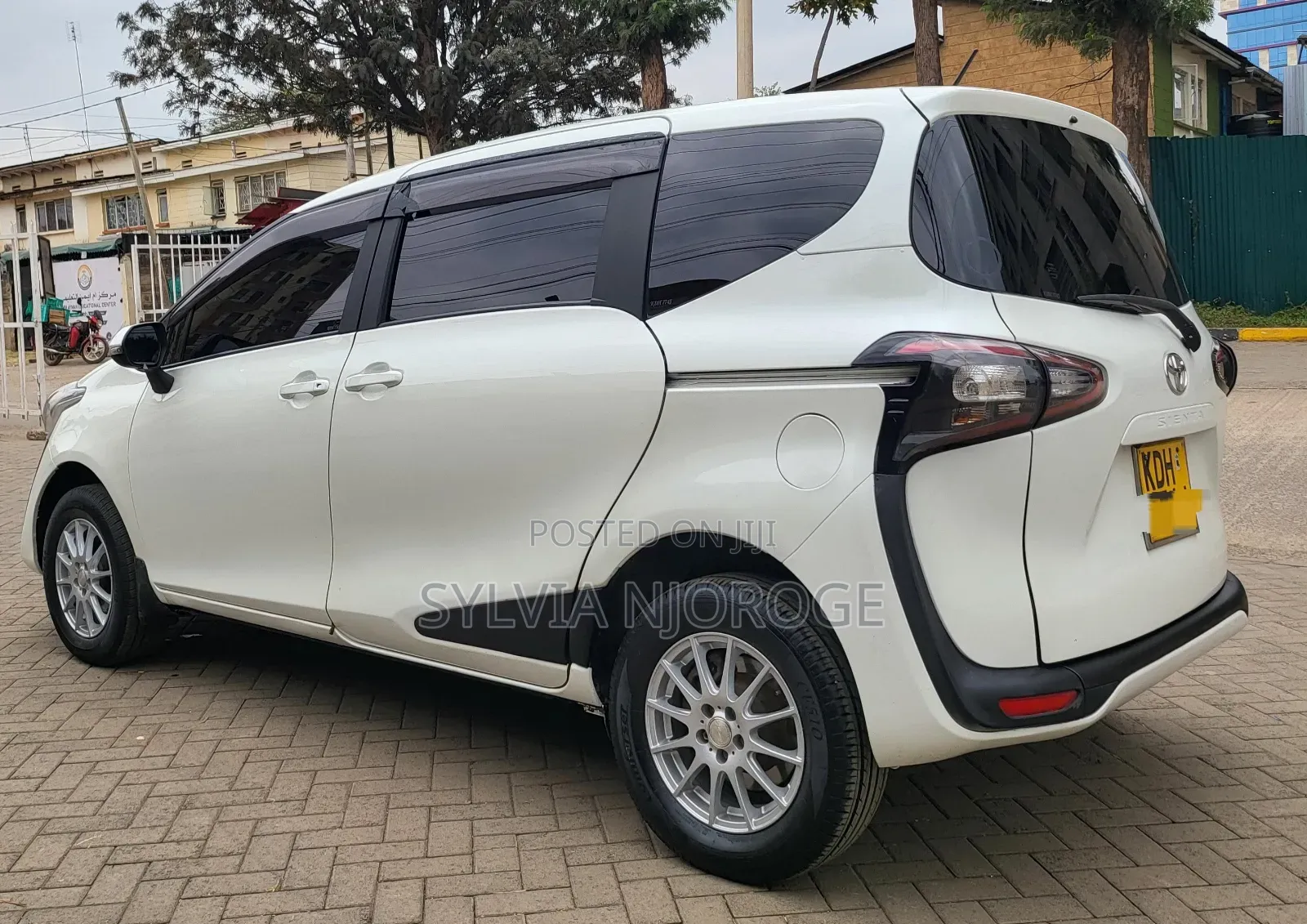 Toyota Sienta 2017 White