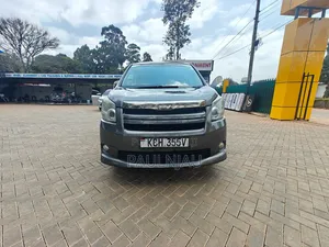 Toyota Noah 2010