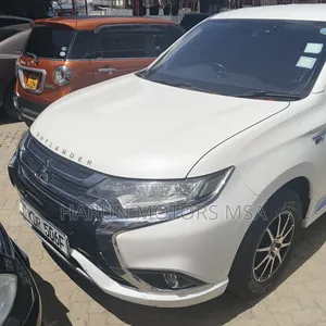 Mitsubishi Outlander 2017 White